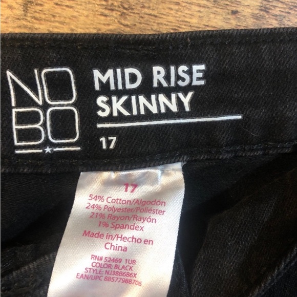 No Boundaries distressed mid rise skinny jeans - Picture 4 of 4